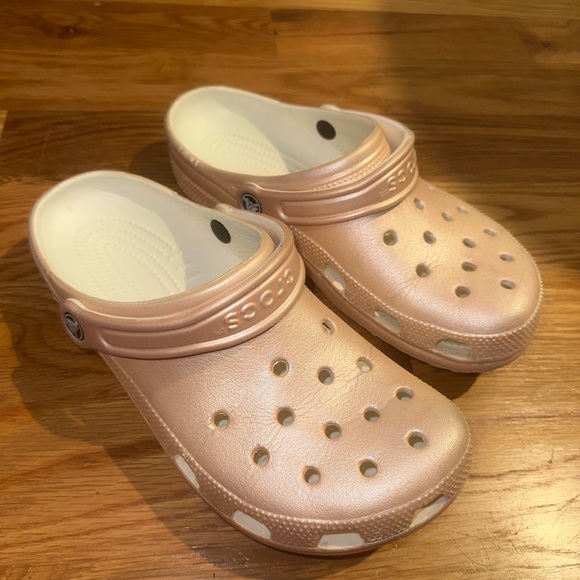 CROCS Shoes - Metallic pink crocs